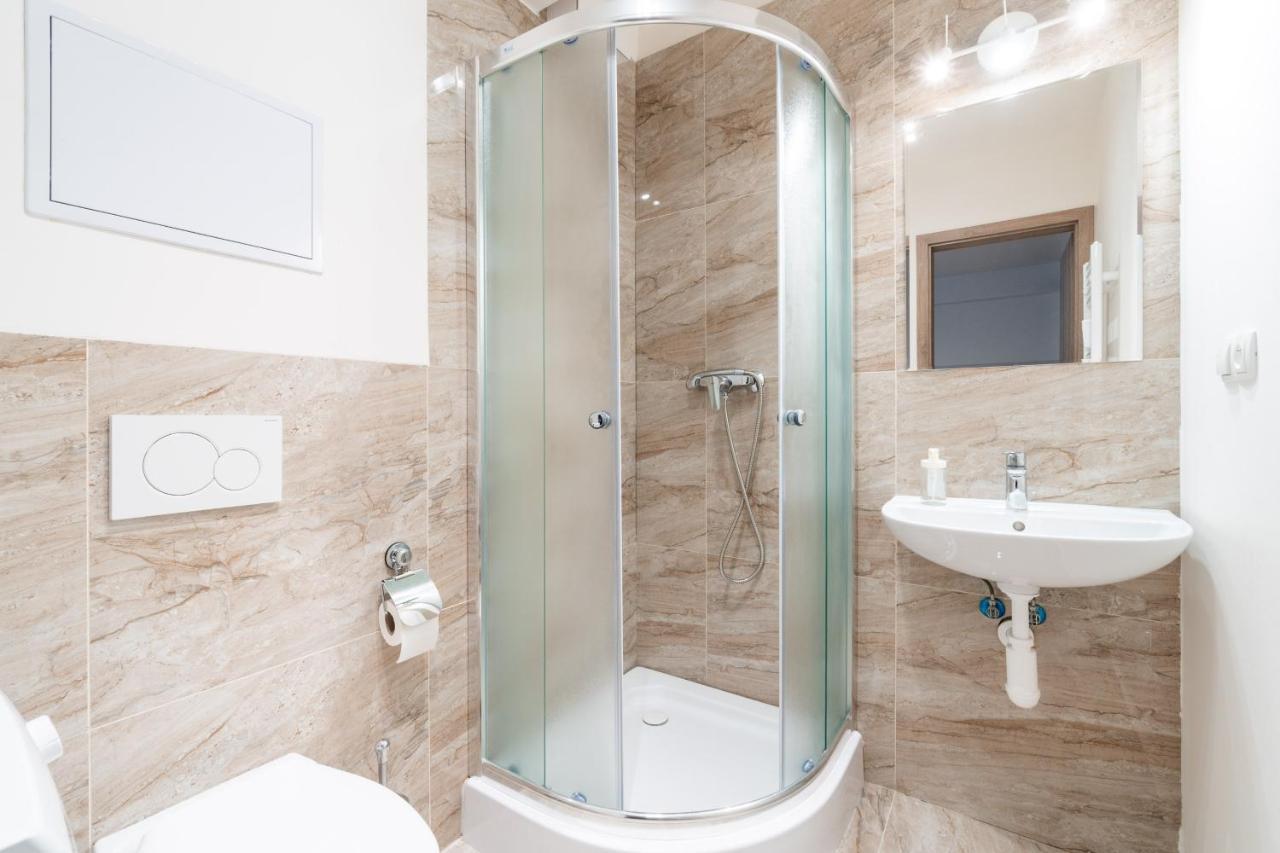 Brand New Studio Apartment #51 With Free Secure Parking In The Center Prague Ngoại thất bức ảnh
