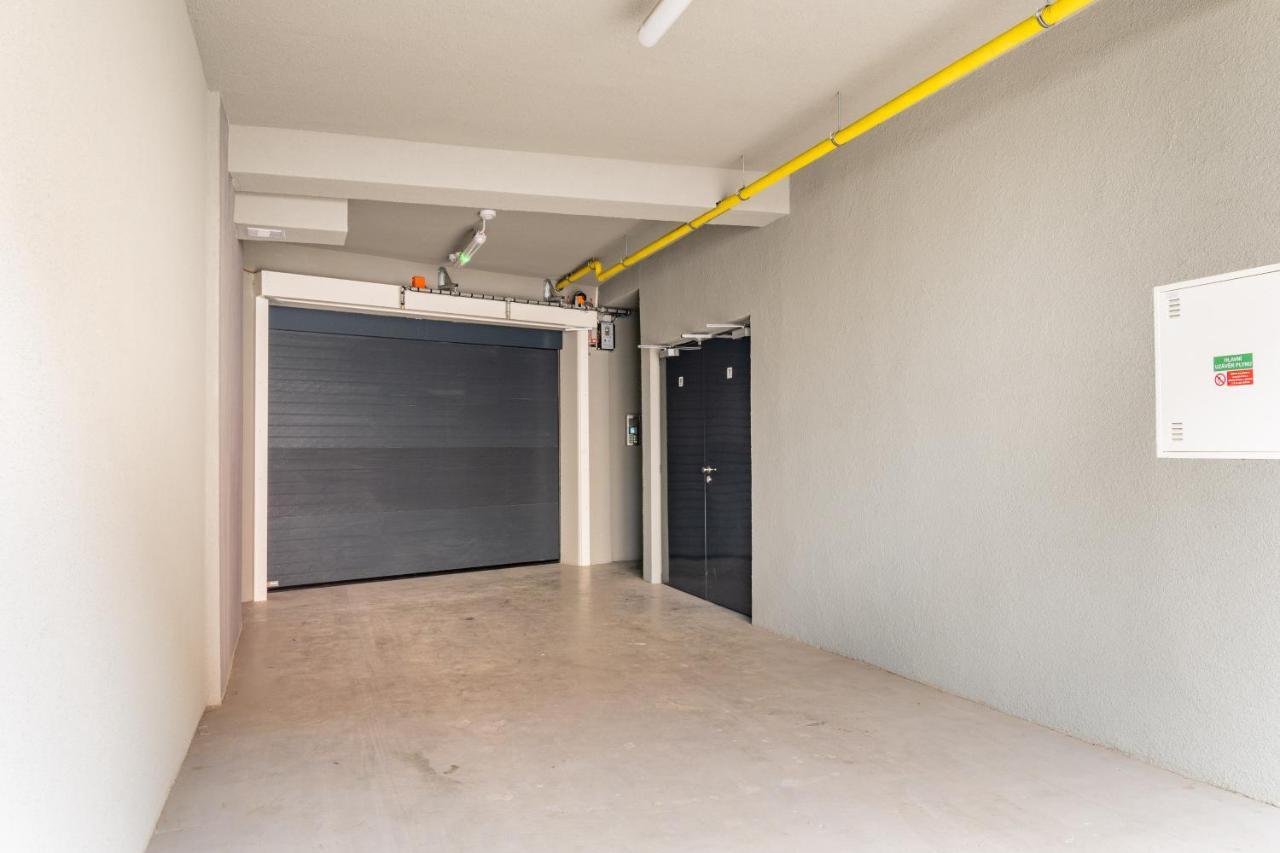 Brand New Studio Apartment #51 With Free Secure Parking In The Center Prague Ngoại thất bức ảnh